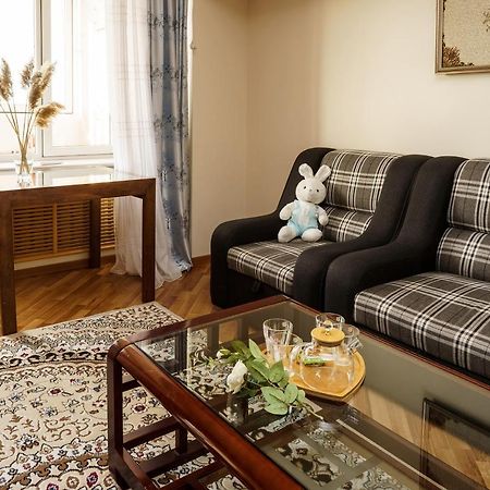 Ferienwohnung Золотой Квадрат 60 Кв2 Almaty Exterior foto