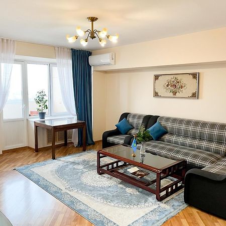 Ferienwohnung Золотой Квадрат 60 Кв2 Almaty Exterior foto