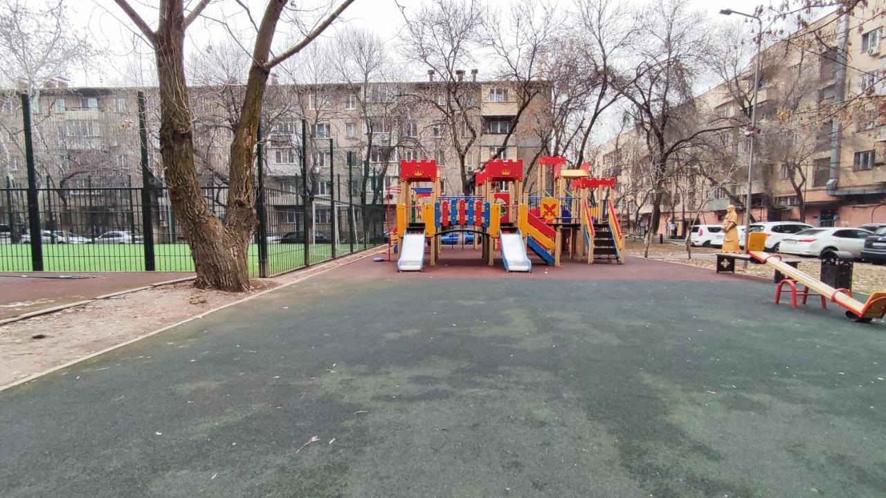 Ferienwohnung Золотой Квадрат 60 Кв2 Almaty Exterior foto