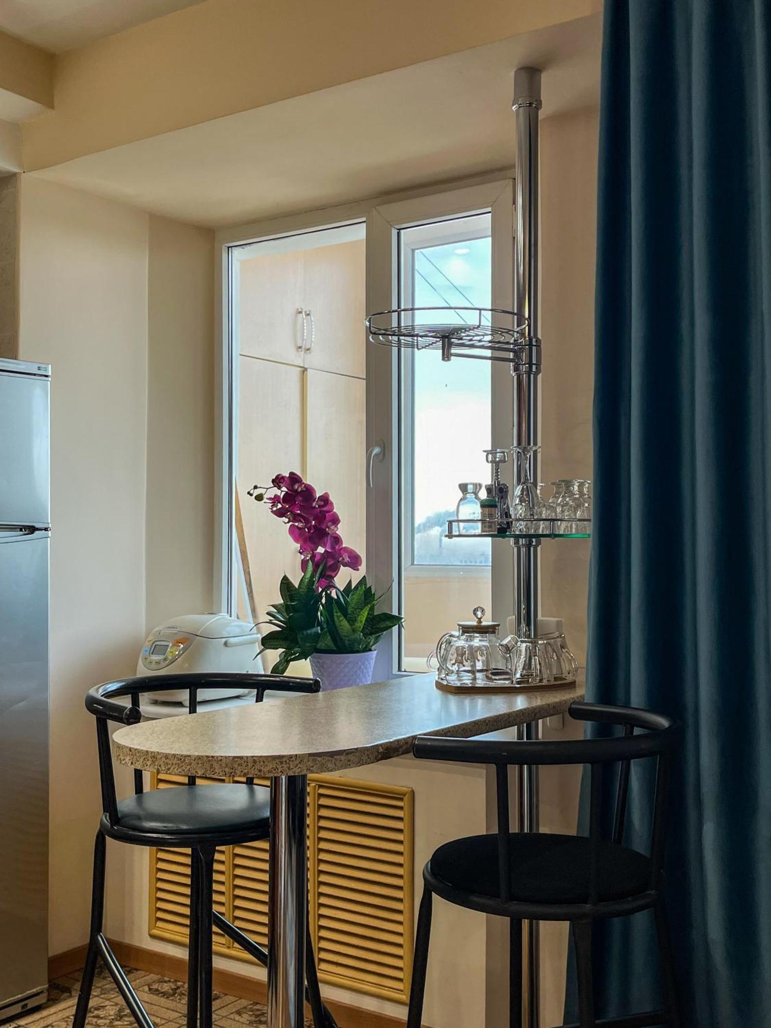 Ferienwohnung Золотой Квадрат 60 Кв2 Almaty Exterior foto