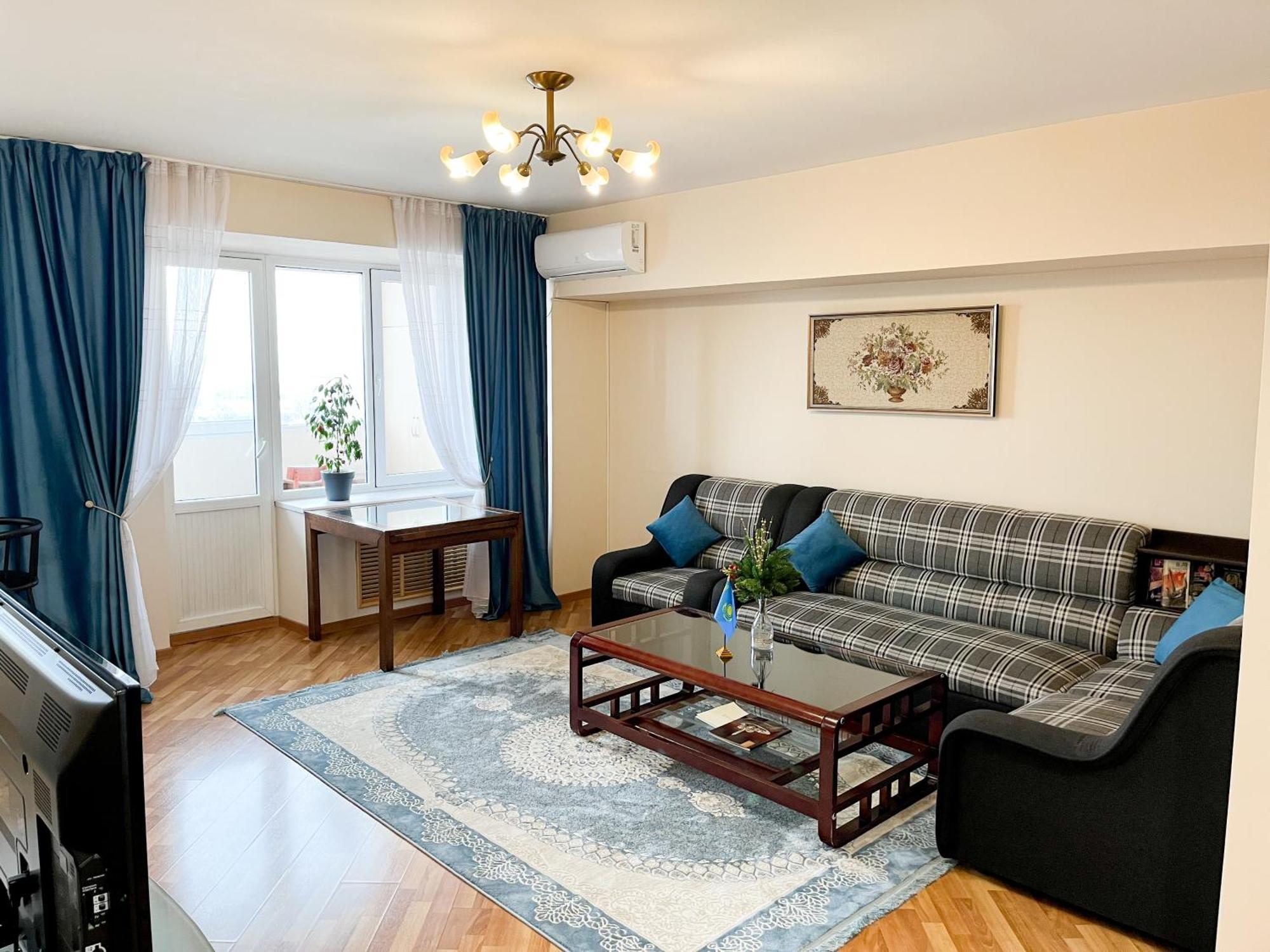 Ferienwohnung Золотой Квадрат 60 Кв2 Almaty Exterior foto
