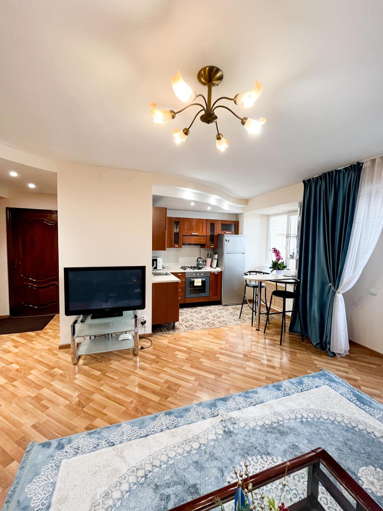 Ferienwohnung Золотой Квадрат 60 Кв2 Almaty Exterior foto